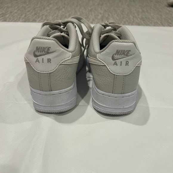 Nike Air Force 1 Light Bone/ White Big Kids Shoe - Picture 4 of 7